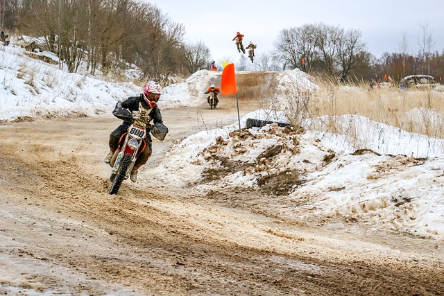 胁制造与