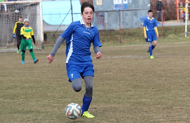 须在攻防两 须在攻防两